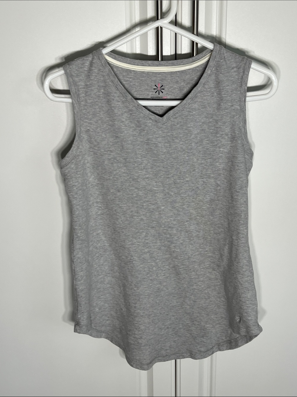 Isaac mizrahi Live Essentials Gray V-Neck Sleeveless Tank Top
